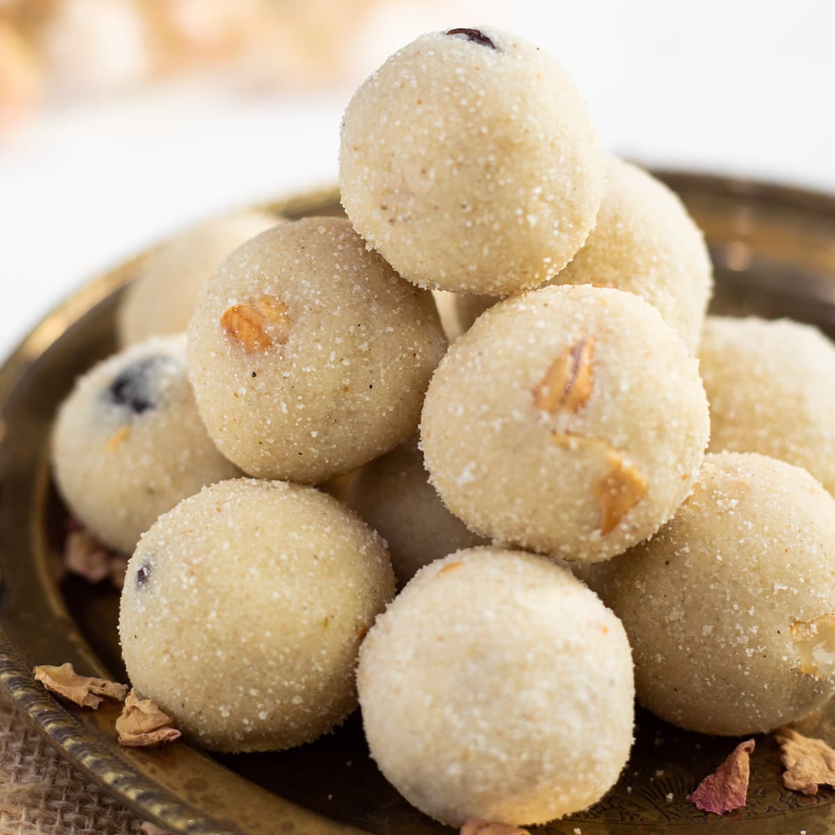 Rava Laddu (Rava Ladoo)